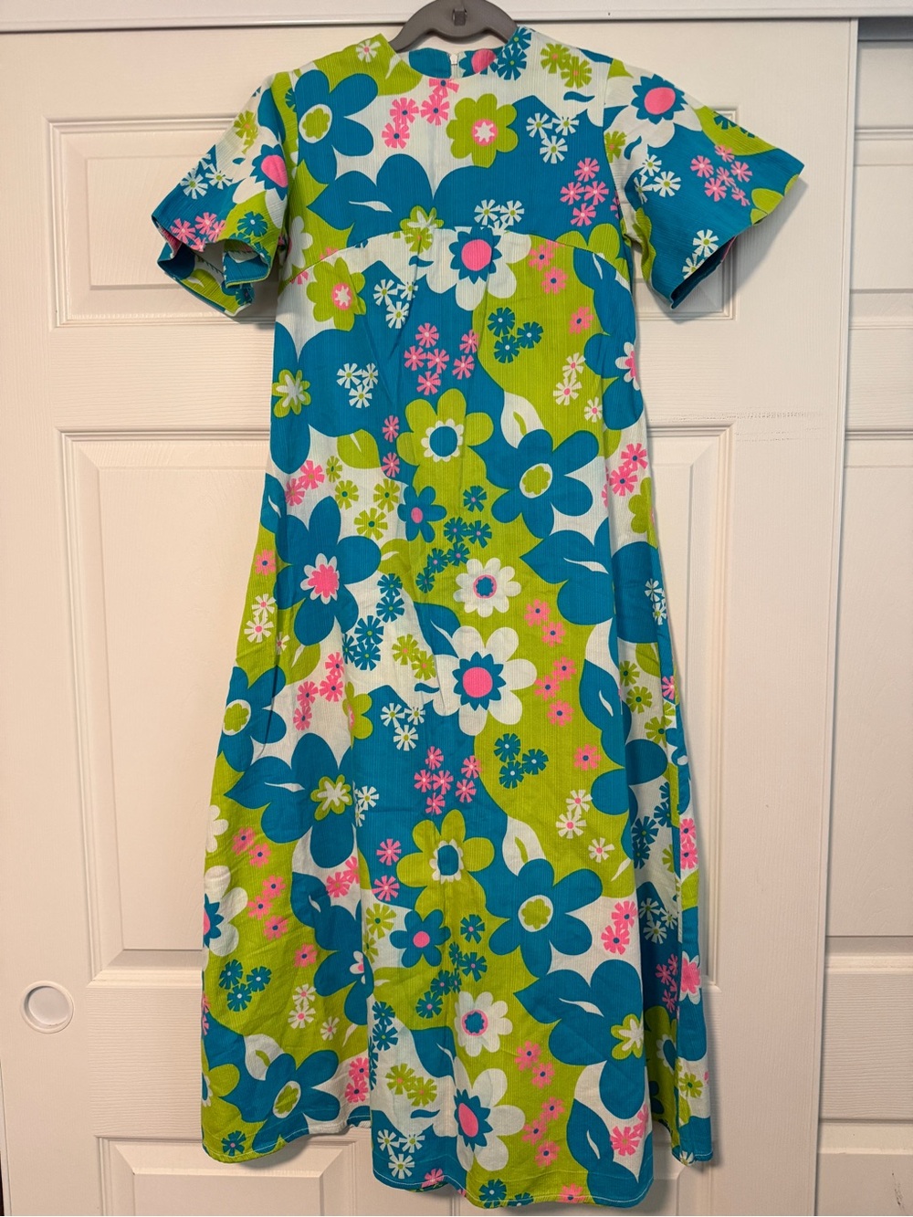 Young Hawaii Honolulu 60s Retro Vintage Floral Hawaiian Neon Green Pink Dress